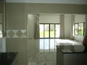5 Bedroom House to Rent in Borrowdale Brooke