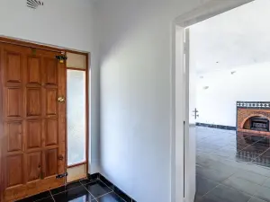 4 Bedroom House to Rent in Northwood