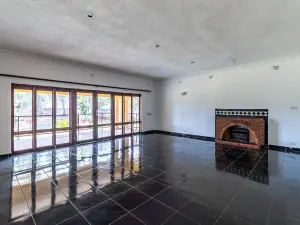 4 Bedroom House to Rent in Northwood