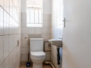 4 Bedroom House to Rent in Northwood