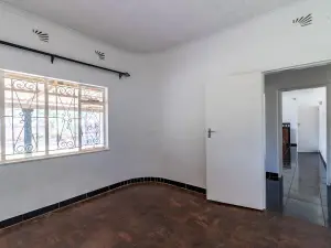 4 Bedroom House to Rent in Northwood