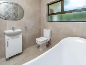 5 Bedroom House to Rent in Glen Lorne