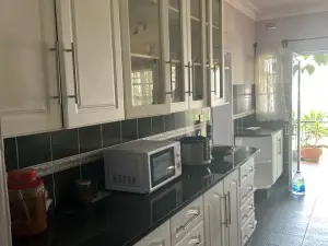 6 Bedroom House to Rent in Borrowdale Brooke