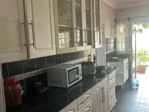 6 Bedroom House to Rent in Borrowdale Brooke
