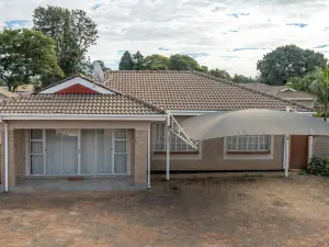 Townhouse/Complex/Cluster to Rent in Prospect