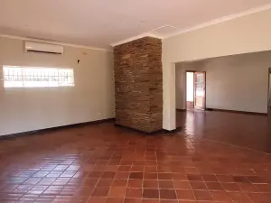 4 Bedroom House to Rent in Alexandra Park