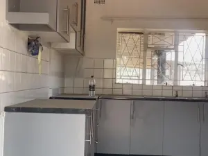 5 Bedroom House to Rent in Waterfalls