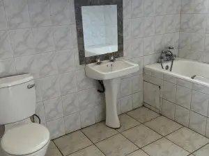 3 Bedroom Cottage/Garden Flat to Rent in Avondale