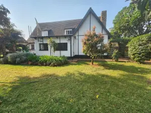 4 Bedroom House to Rent in Hillside