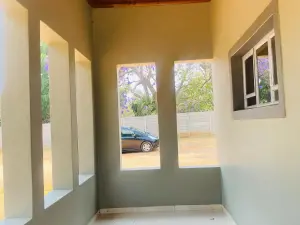 5 Bedroom House to Rent in Greendale North