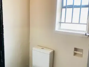 5 Bedroom House to Rent in Greendale North