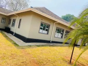 5 Bedroom House to Rent in Greendale North