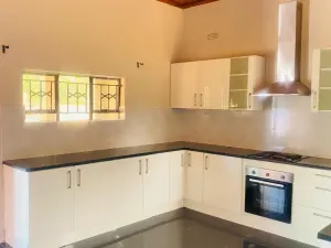 5 Bedroom House to Rent in Greendale North