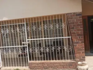 3 Bedroom House to Rent in Meyrick Park