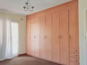 Townhouse/Complex/Cluster to Rent in Newlands