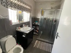 5 Bedroom House to Rent in Alexandra Park