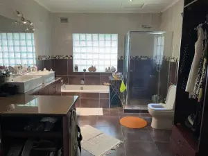 5 Bedroom House to Rent in Alexandra Park
