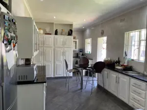 5 Bedroom House to Rent in Alexandra Park