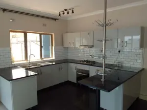 Townhouse/Complex/Cluster to Rent in Newlands