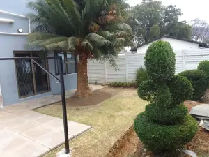 Townhouse/Complex/Cluster to Rent in Newlands