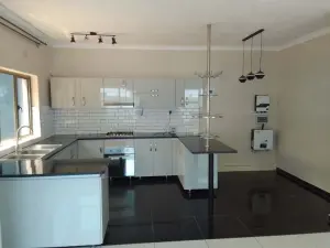 Townhouse/Complex/Cluster to Rent in Newlands