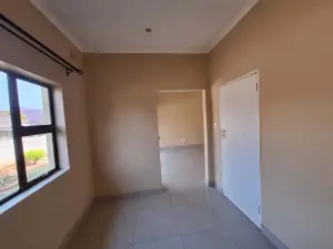 Townhouse/Complex/Cluster to Rent in Greendale North
