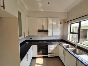 Townhouse/Complex/Cluster to Rent in Greendale North