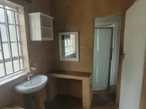 3 Bedroom Cottage/Garden Flat to Rent in Greendale