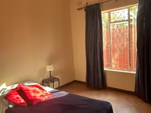 2 Bedroom Cottage/Garden Flat to Rent in Ballantyne Park