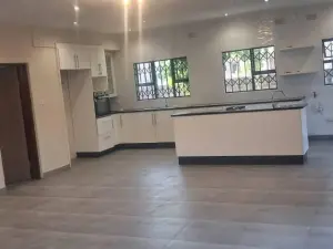 Townhouse/Complex/Cluster to Rent in Newlands
