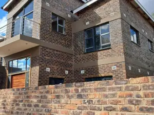 Townhouse/Complex/Cluster to Rent in Newlands