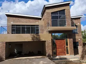 Townhouse/Complex/Cluster to Rent in Newlands