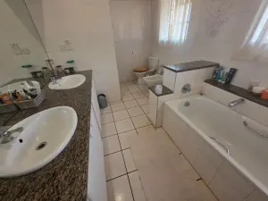 3 Bedroom House to Rent in Greystone Park