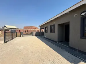 Townhouse/Complex/Cluster to Rent in Arlington