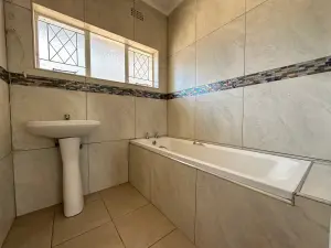 3 Bedroom House to Rent in Greystone Park
