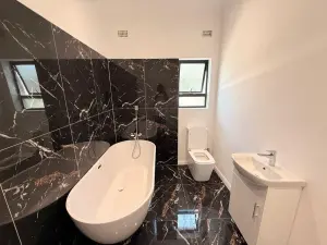 4 Bedroom House to Rent in Hatfield