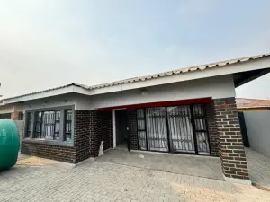 4 Bedroom House to Rent in Southview Park