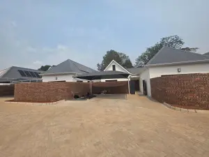 Townhouse/Complex/Cluster to Rent in Pomona