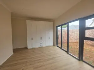 Townhouse/Complex/Cluster to Rent in Pomona