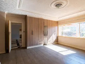 6 Bedroom House to Rent in Mount Pleasant