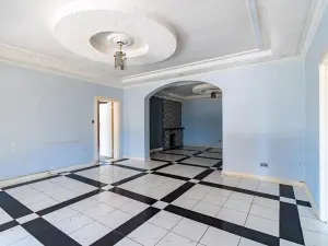 6 Bedroom House to Rent in Mount Pleasant
