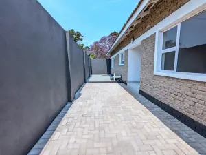 Townhouse/Complex/Cluster to Rent in Greendale North