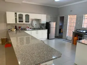 Townhouse/Complex/Cluster to Rent in Newlands