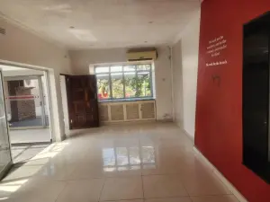 Commercial Property to Rent in Newlands