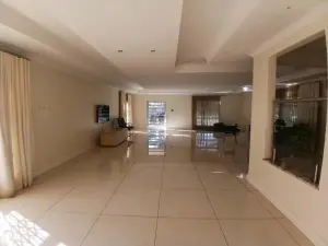 6 Bedroom House to Rent in Mount Pleasant