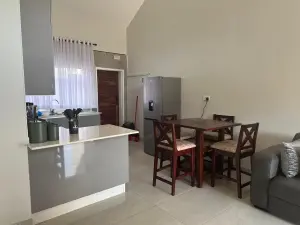 Townhouse/Complex/Cluster to Rent in Alexandra Park