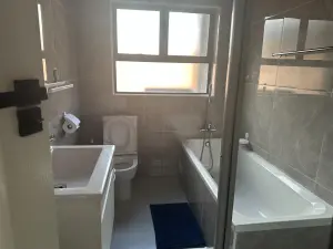 Townhouse/Complex/Cluster to Rent in Alexandra Park