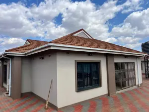 Townhouse/Complex/Cluster to Rent in Madokero Estates