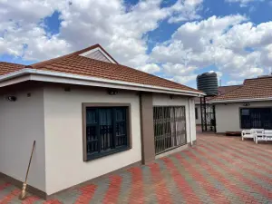 Townhouse/Complex/Cluster to Rent in Madokero Estates