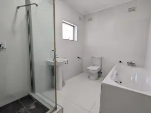 Townhouse/Complex/Cluster to Rent in Newlands
